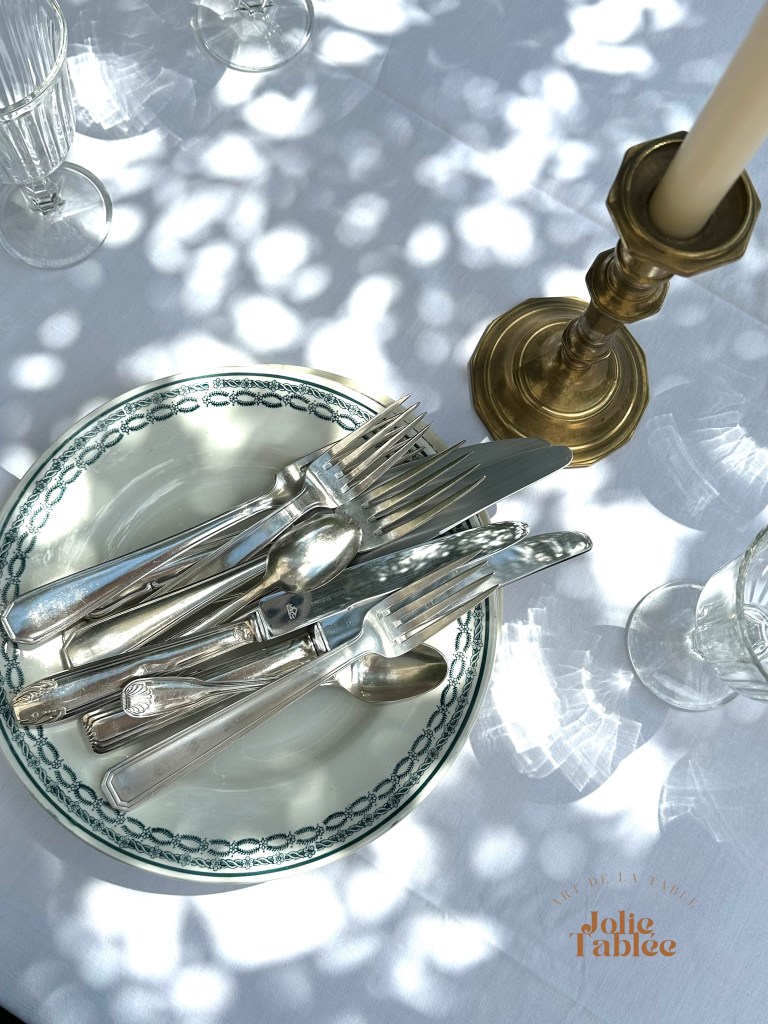 olie-tablee-location-de-vaisselle-ancienne